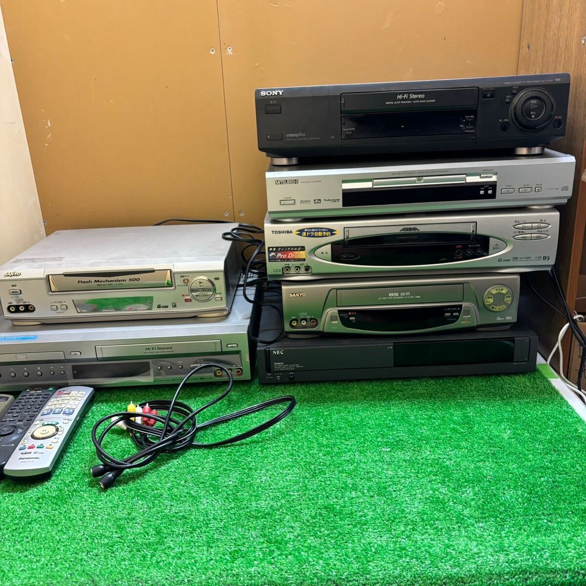 まとめ ビデオデッキ VHS 全部通電確認済 SONY Panasonic パナソニック ソニー ビデオテープレコーダー VHSデッキ SANYO NEC 東芝 _画像1