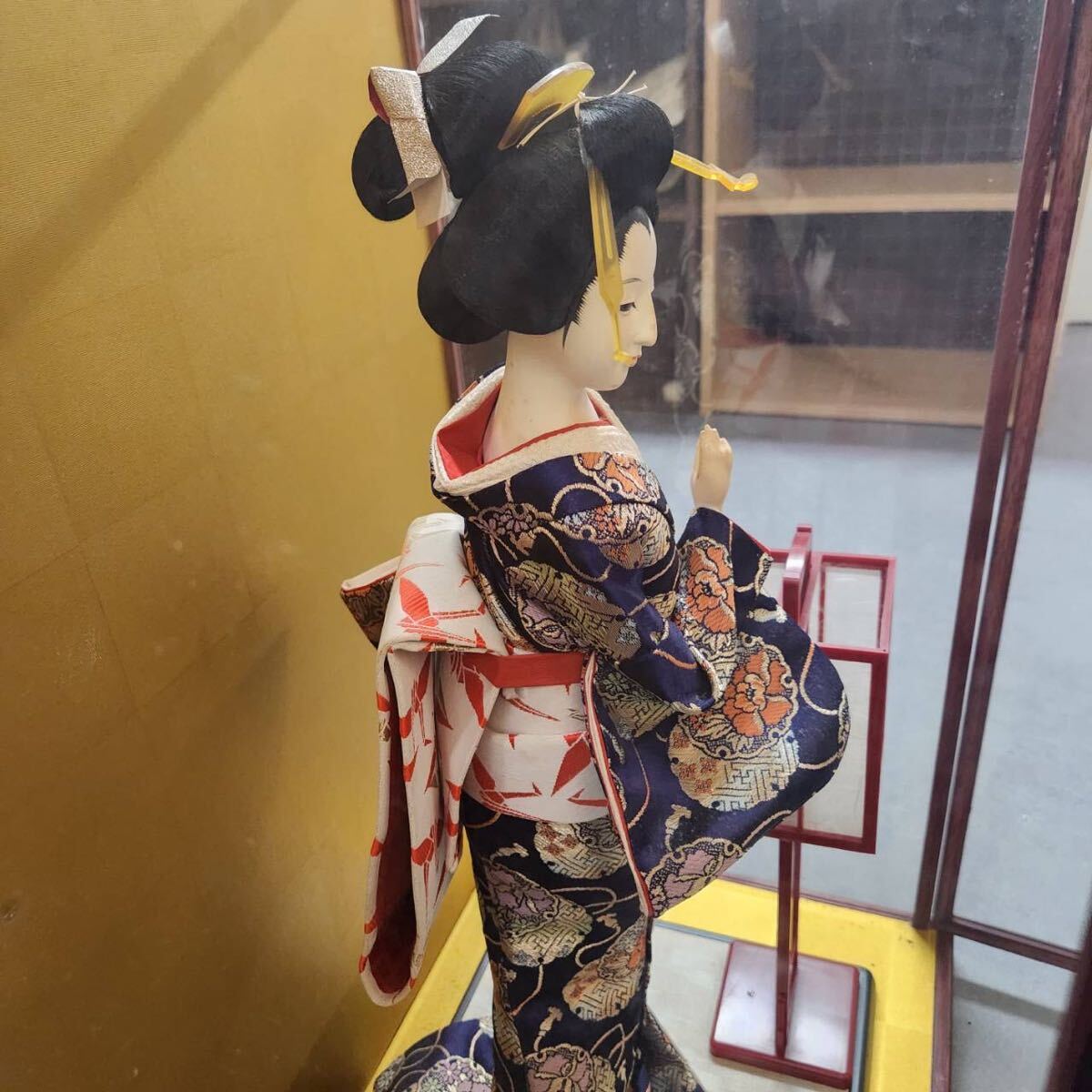 日本人形 着物 置物 ガラスケース オブジェ 昭和_画像7