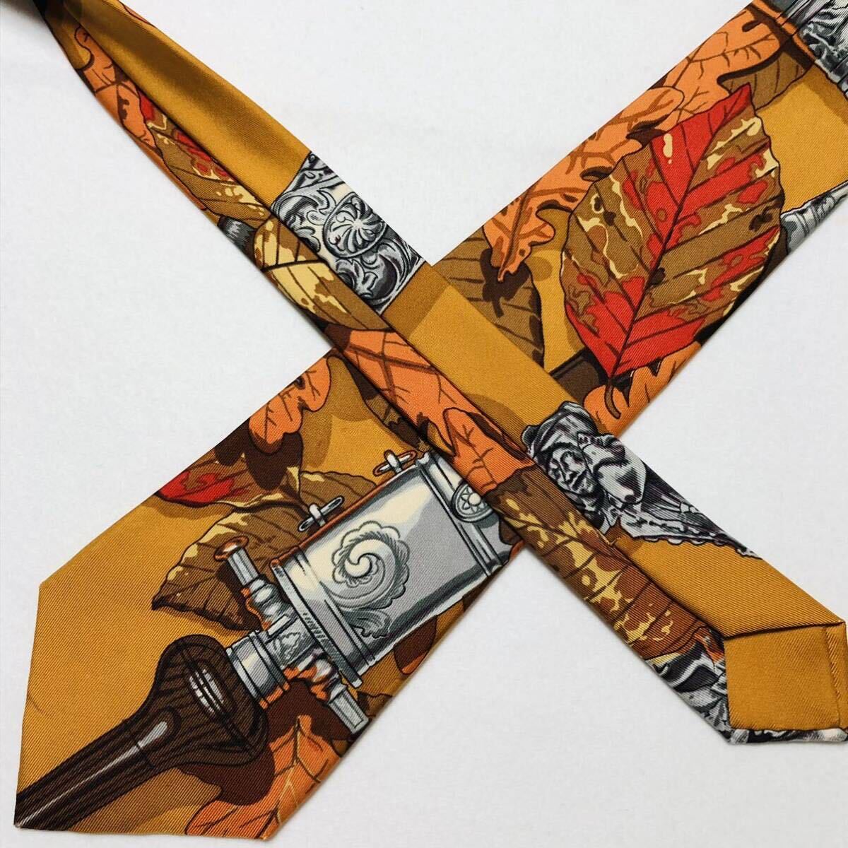 美品 希少 HERMES エルメス ネクタイ スカーフ柄 落ち葉と剣 美品 希少 HERMES エルメス ネクタイ スカーフ柄 落ち葉と剣