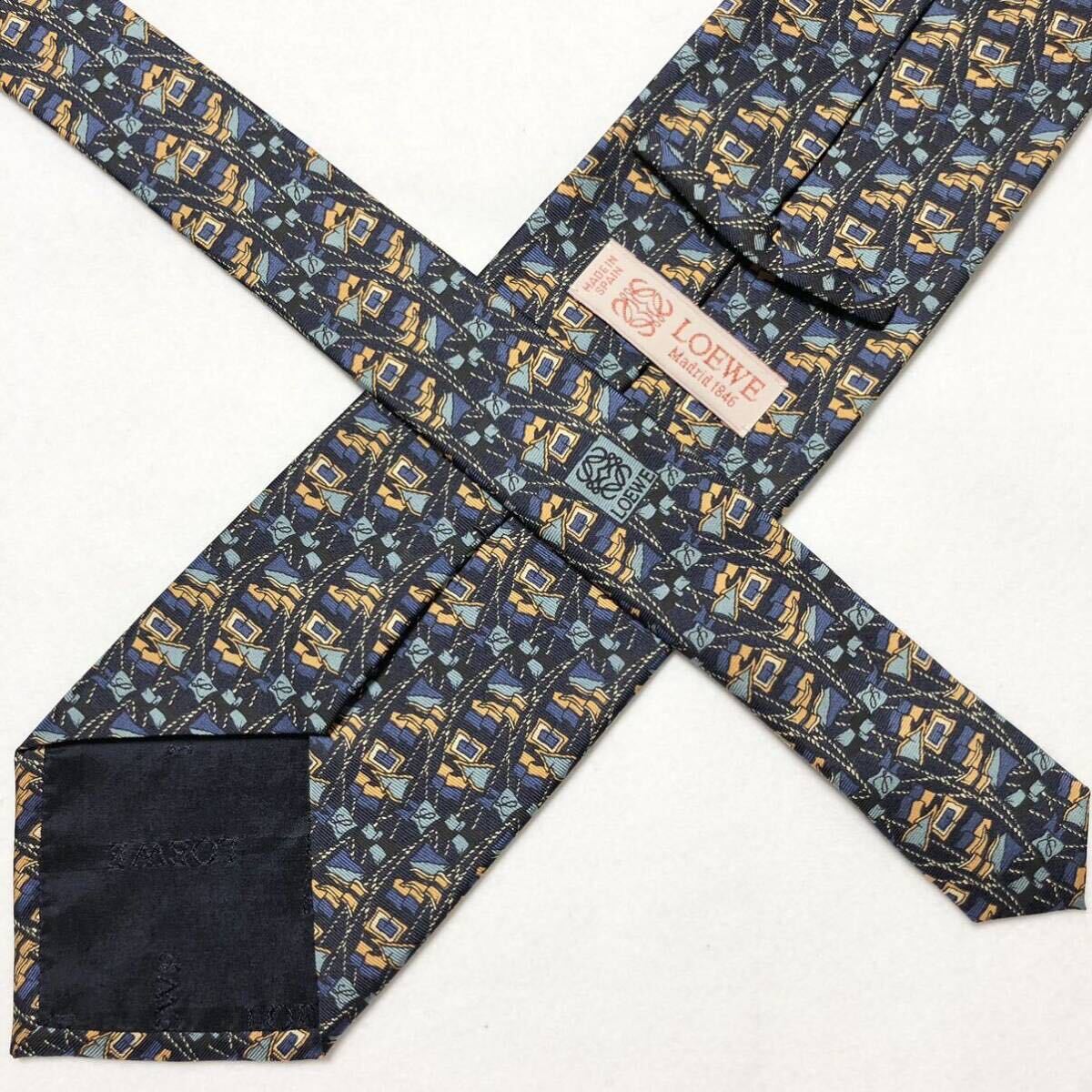 美品 LOEWE ロエベ ネクタイ Lロゴ 旗 フラッグ 総柄 シルク100 美品 LOEWE ロエベ ネクタイ Lロゴ 旗 フラッグ 総柄 シルク100