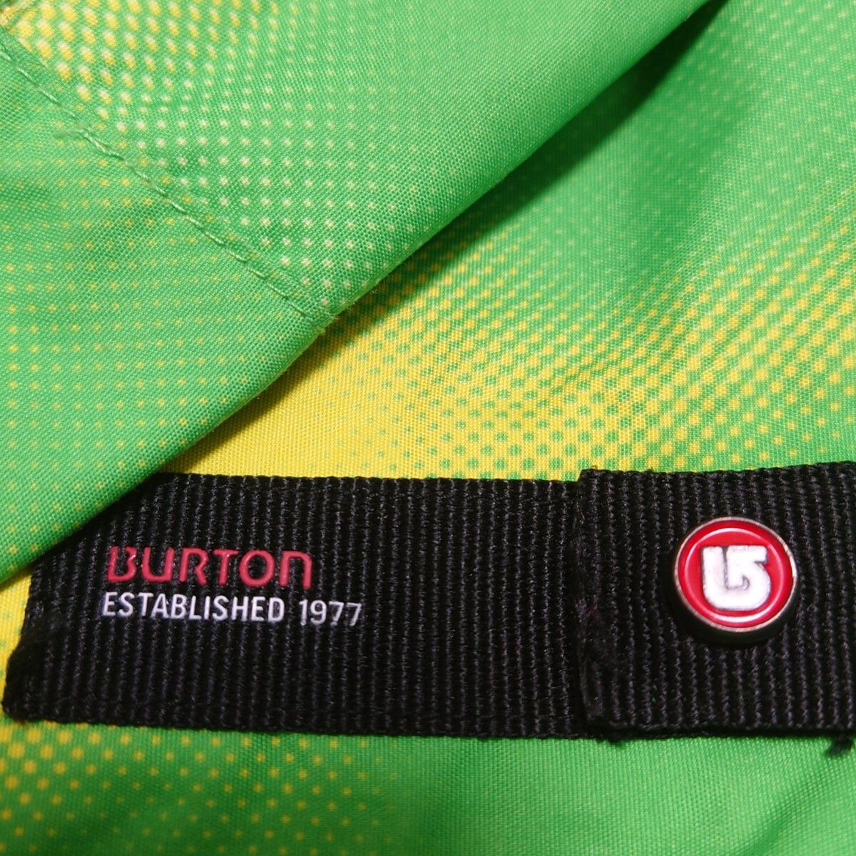 美品　BURTON　バートン　スノーボードウェア　Ｓ　サイズ_画像2