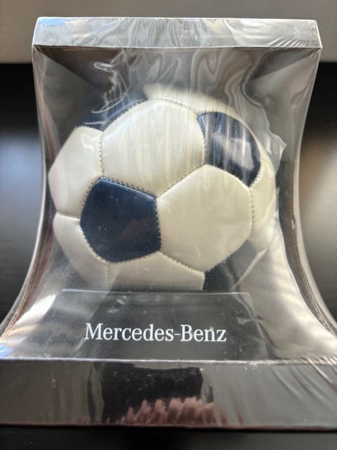 ★希少 新品未使用 非売品★Mercedes Benz メルセデスベンツ ミニサッカーボール ボール フットボール フットサル ノベルティの画像2