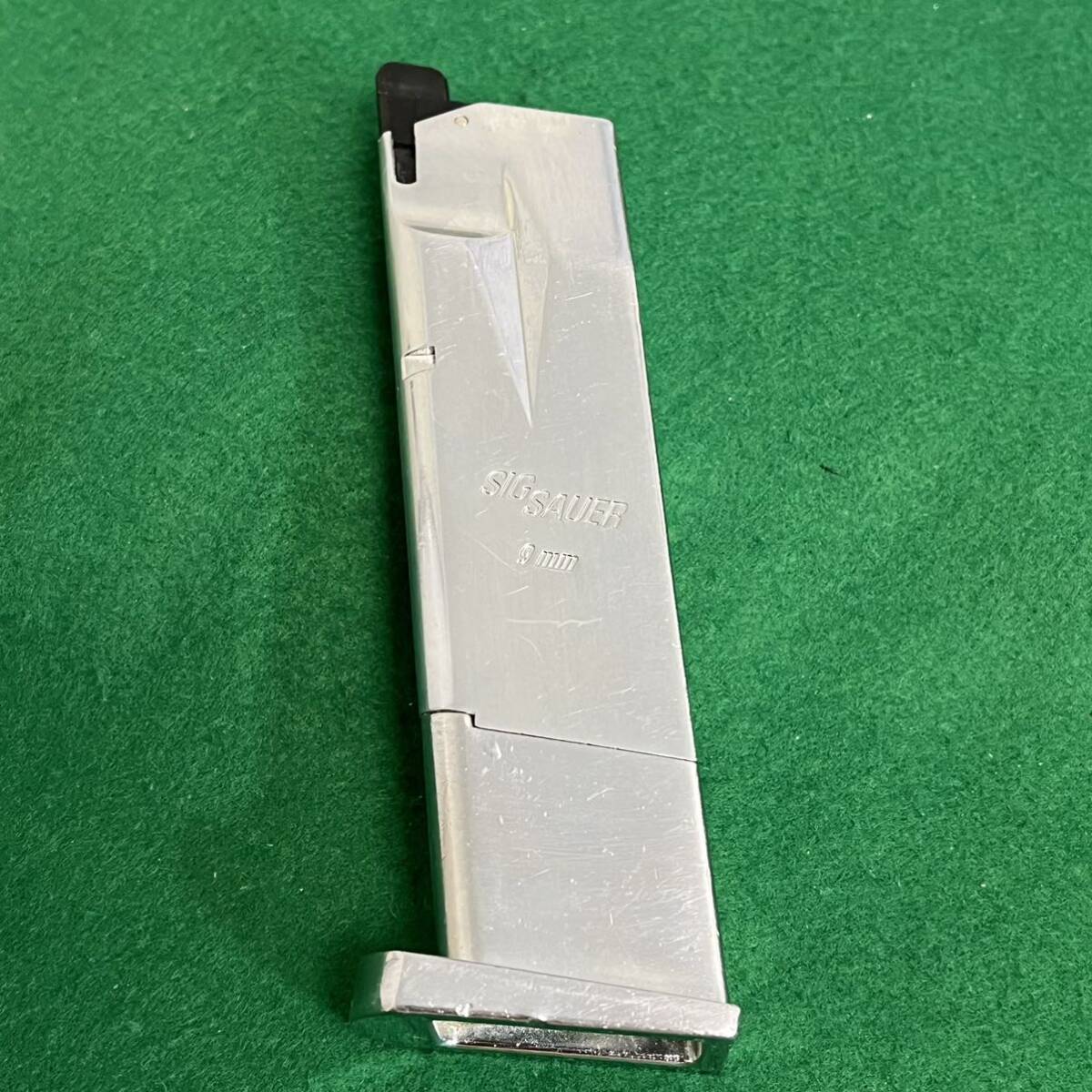 PT240310)マルイ★シグSIG P226RAIL クロームステンレスGBB用マガジン 現状ガス漏れ無 中古純正パーツ 必読_画像1