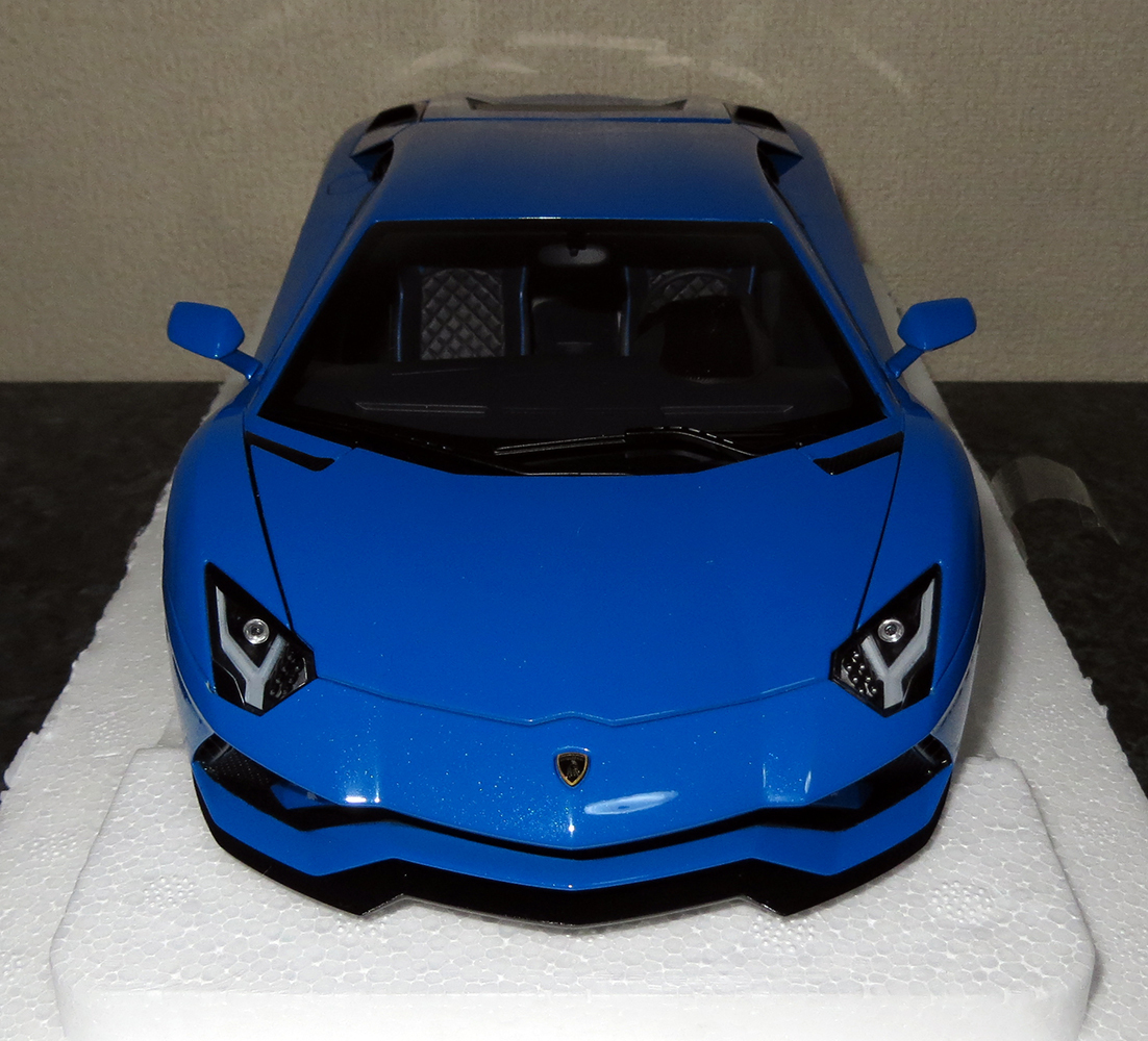 ■■■ オートアート 1/18 Lamborghini アヴェンタドール S パールブルー ■■■の画像4