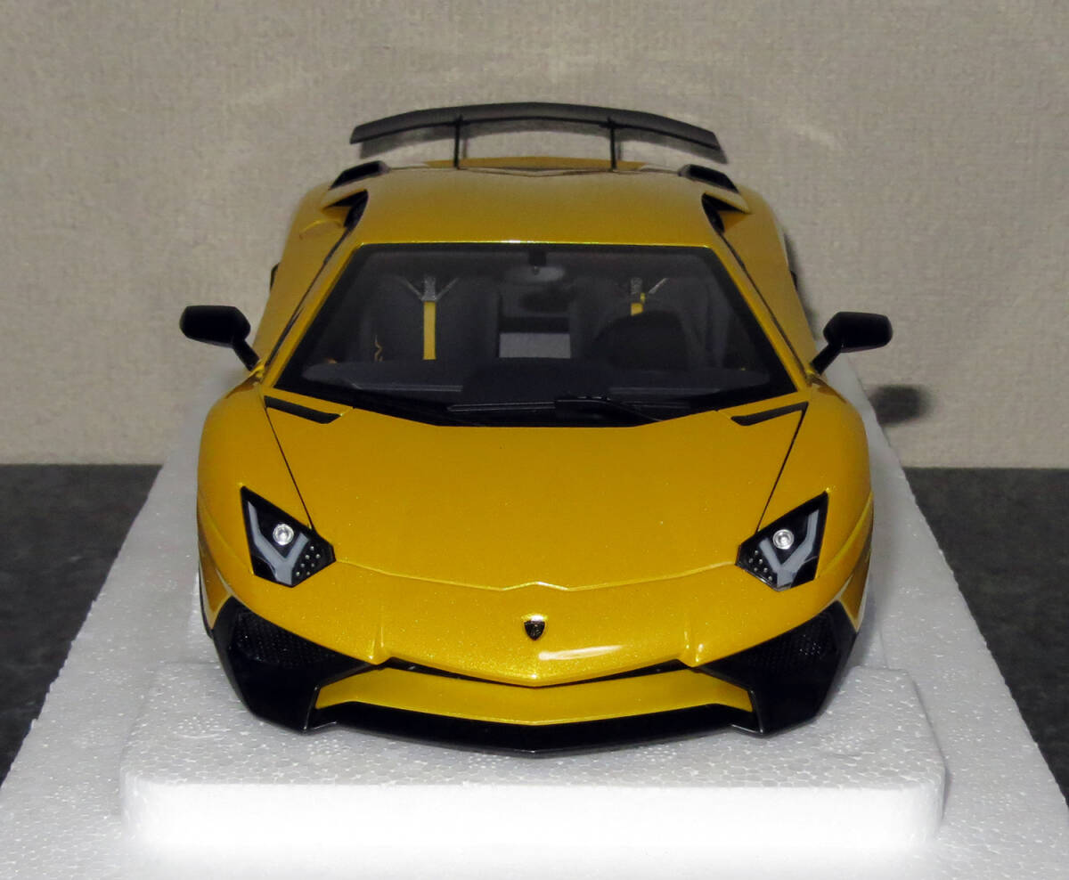 ■■■ オートアート 1/18 Lamborghini アヴェンタドール  LP750-4 SV パールイエロー ■■■の画像4