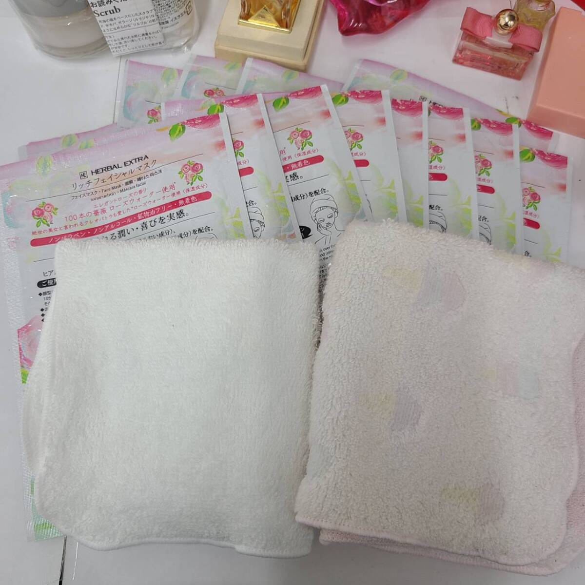 【YYD24.1OM】1円～ 現状品 美容／コスメ／香水等 おまとめ 30点以上！ ニナリッチ SABON フレグランス アイシャドウ スキンケア 女性 中古_画像9