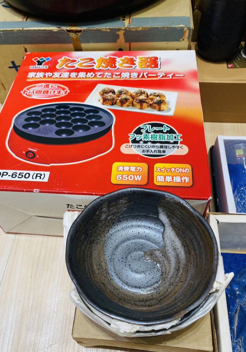 【OAK-28.2YH】1円スタート 食器おまとめ 急須 たこ焼き機 グラス まとめ売り 和食器 おぼん お櫃 湯呑 現状品 お皿 骨董品 中古 木箱付きの画像7