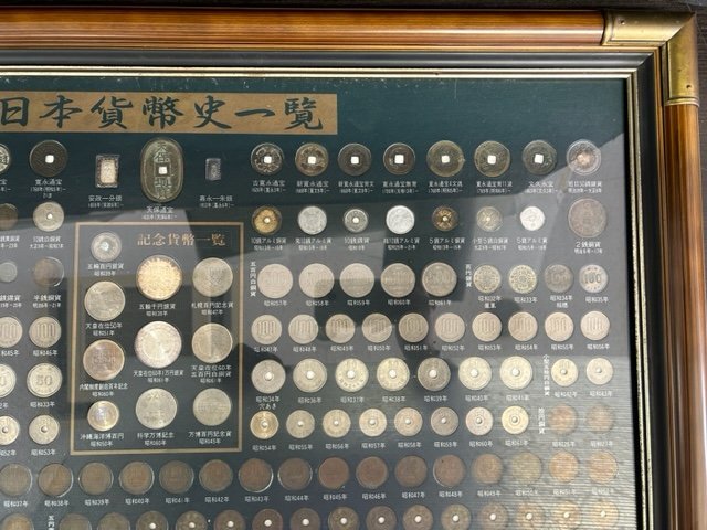 ◆YF-0712-45 日本貨幣史一覧 古銭 銀貨 穴銭 硬貨 まとめて220枚 額入り_画像7