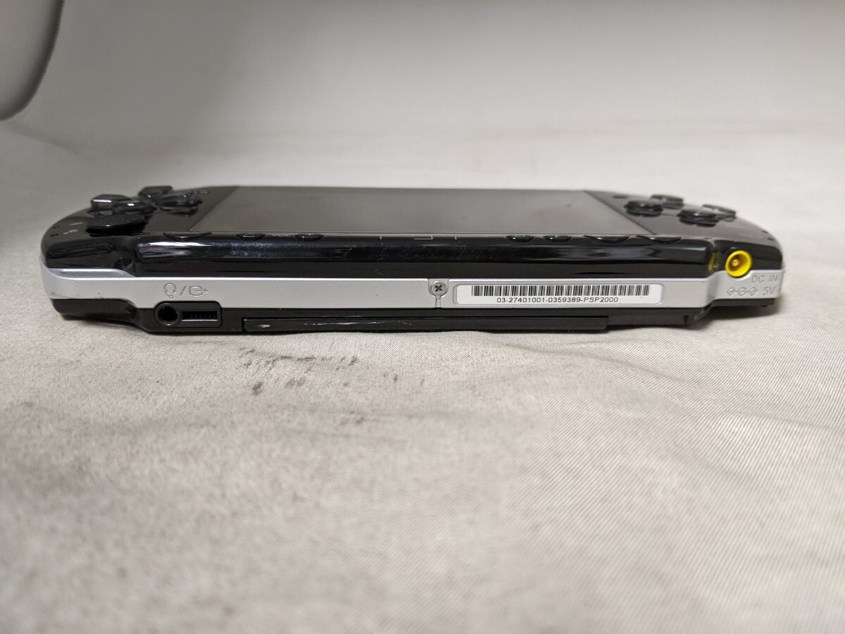 H1906 SONY PSP-2000 バッテリーパック＆蓋なし 本体のみ PlayStation Portable/ソニー 簡易動作確認&初期化OK 動作品 現状品 送料無料_画像4