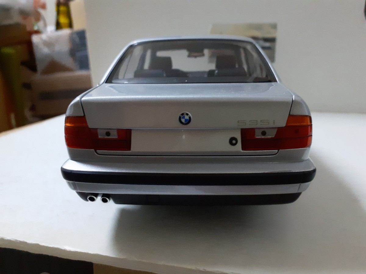 ミニチャンプス 1/18 BMW 535I(E34) 1988 美品　訳あり品_画像5