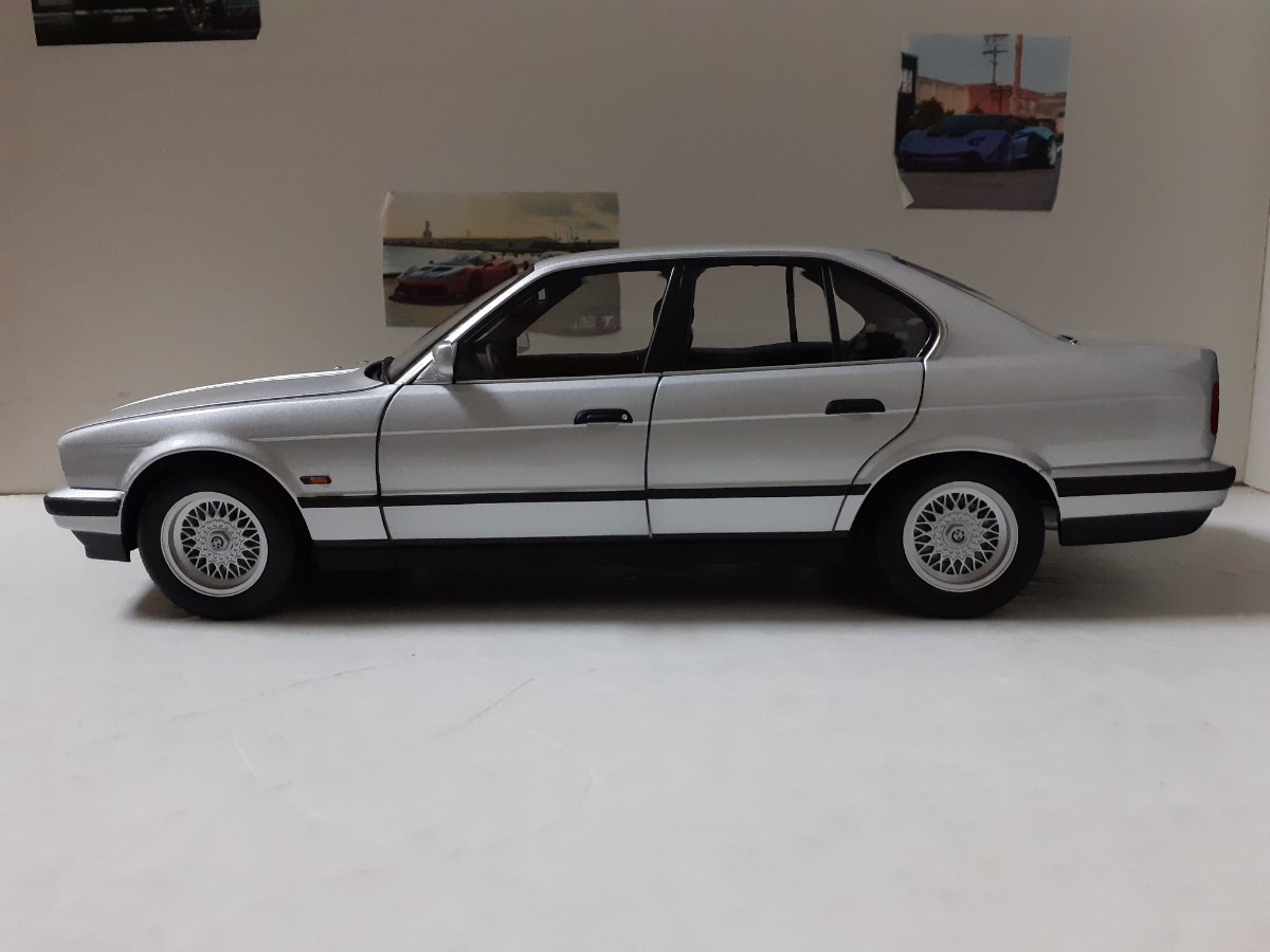 ミニチャンプス 1/18 BMW 535I(E34) 1988 美品　訳あり品_画像3