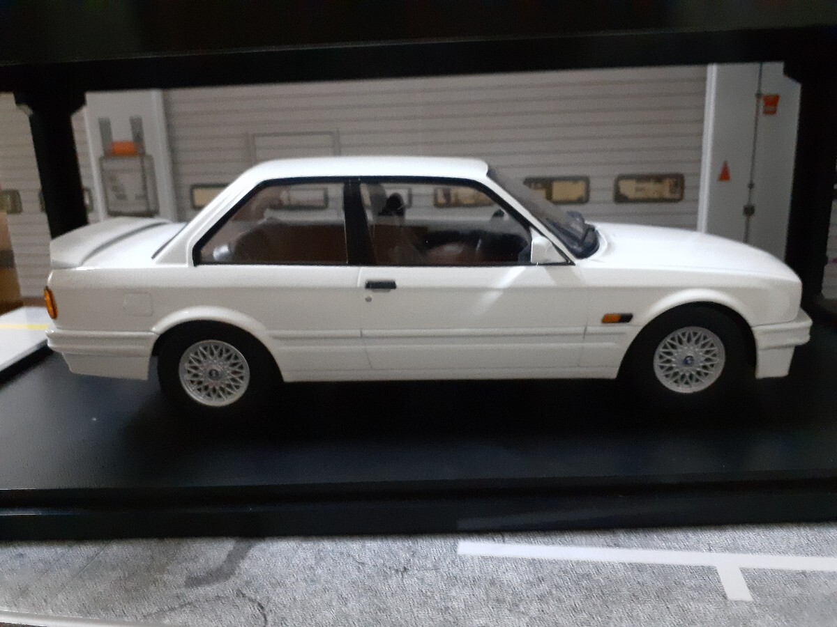 K-K scale 1/18 BMW 320IS Italo M3 1989 未使用品_画像6