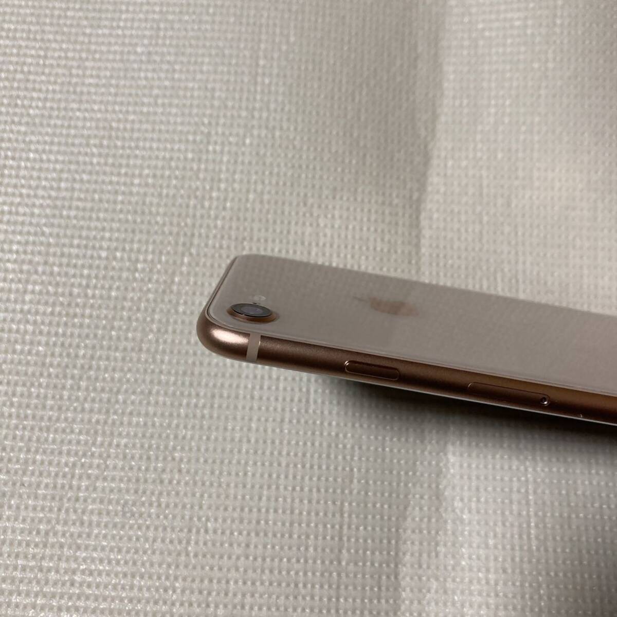 送料無料 超美品 SIMフリー iPhone8 256GB ゴールド バッテリー最大容量100% SIMロック解除済 付属品_画像7