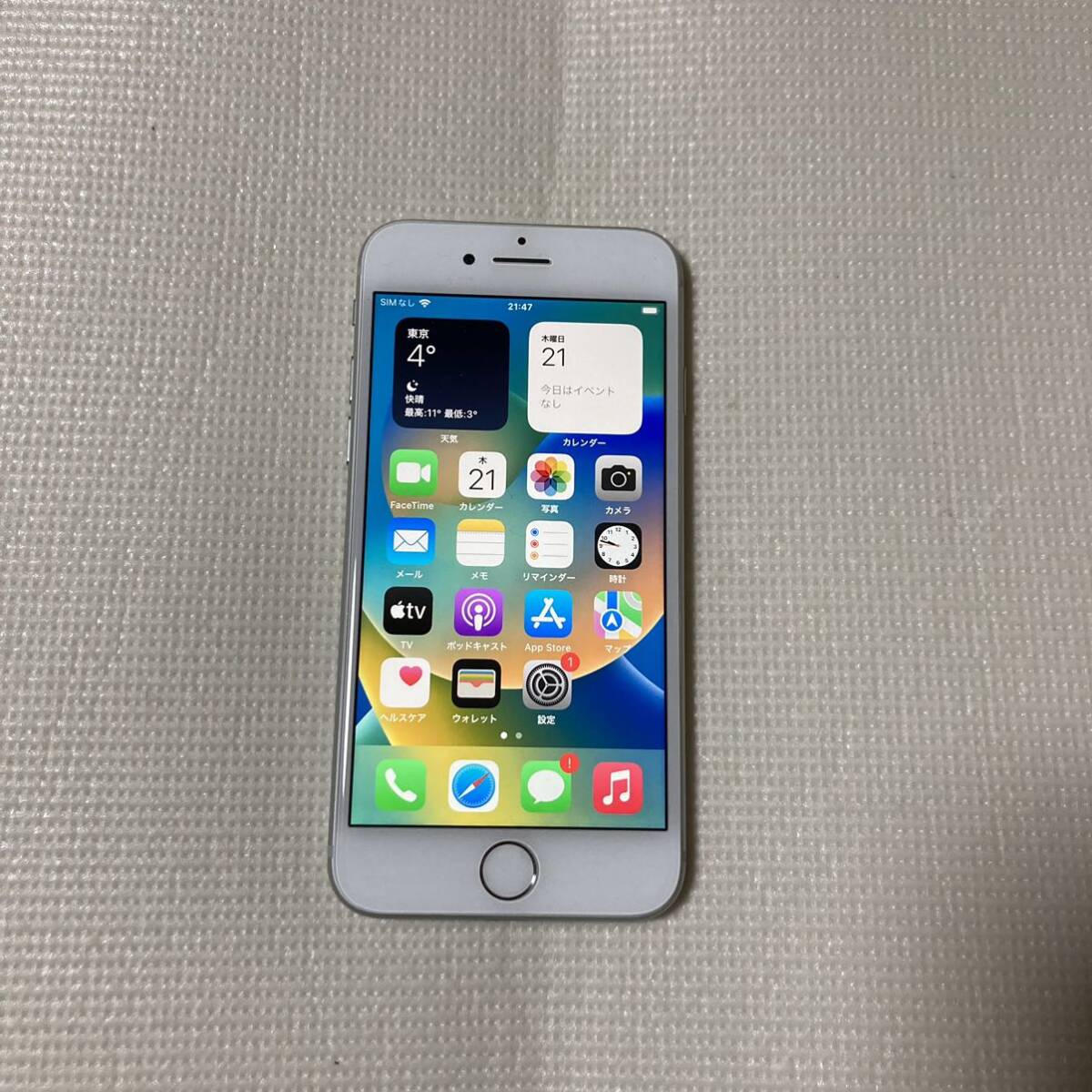 送料無料 極美品 SIMフリー iPhone8 64GB シルバー バッテリー最大容量100% SIMロック解除済の画像1