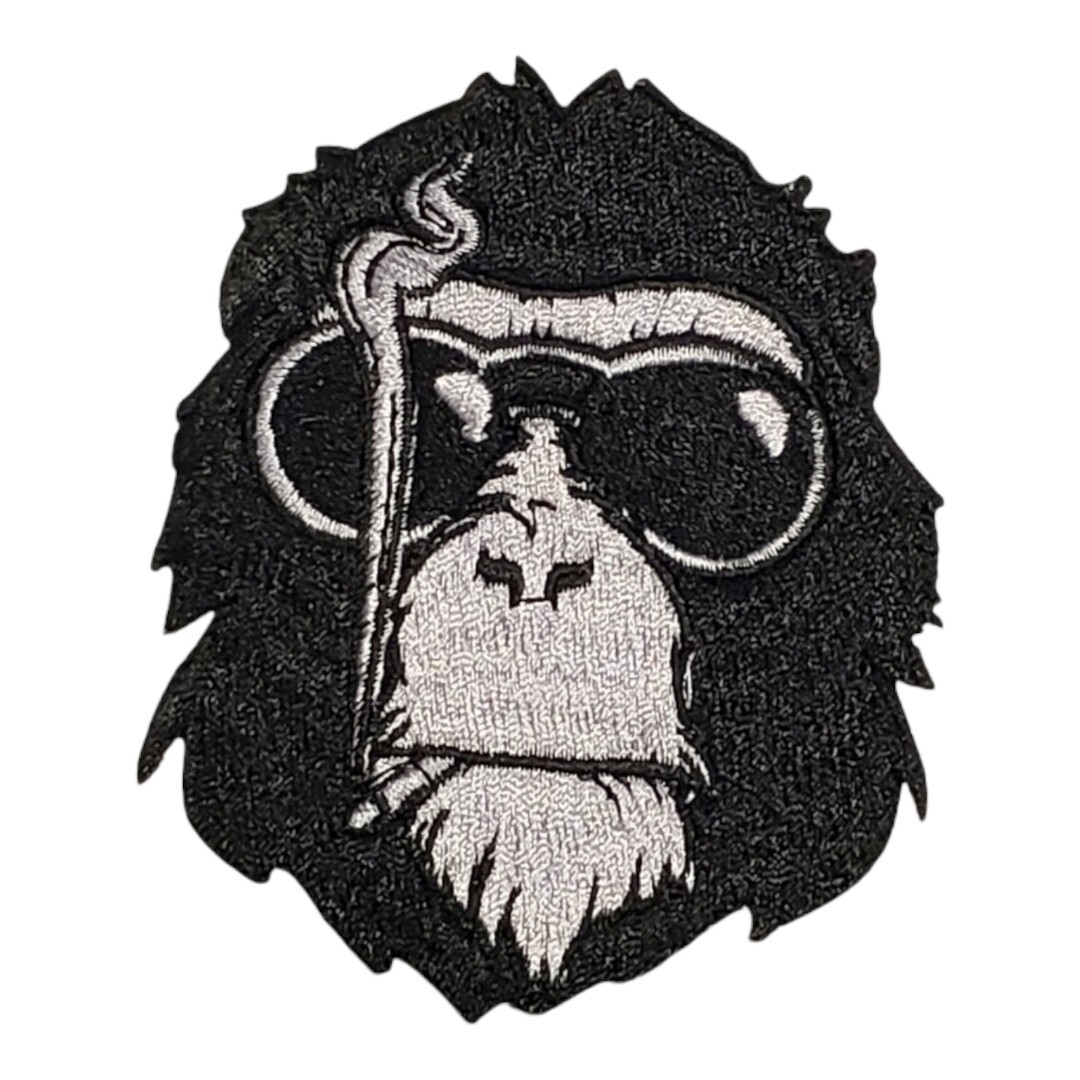 W-7【 アイロンワッペン 】 刺繍ワッペン アップリケ リメイク チンパンジー 猿 サル ゴリラ タバコ 煙草 シガー Cigar スモーカー SMOKERの画像1