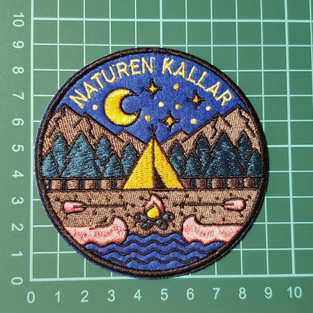 C-8【 アイロンワッペン 】 刺繍ワッペン アップリケ リメイク camp キャンプ テント アウトドア 山 マウンテン MOUNTAIN アイロンワッペン_画像2