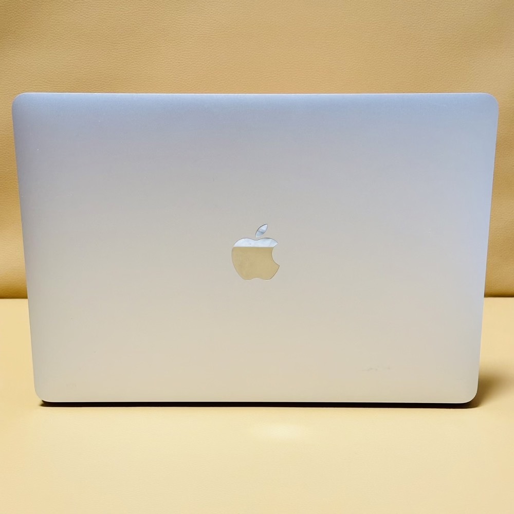 美品 Apple Macbook Air 13 2020 シルバー Apple M1 8コア/ 7コア GPU/メモリ8 GB/ストレージ 256GB SSD/Ventura_画像5