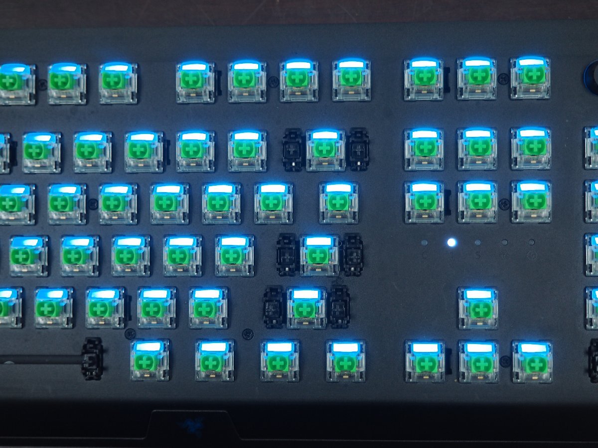 S883 RAZER ゲーミングキーボード BLACKWINDOW V3 PRO 緑軸 ワイヤレス 有線 Wi-Fi Bluetooth USB-C レイザー_画像9