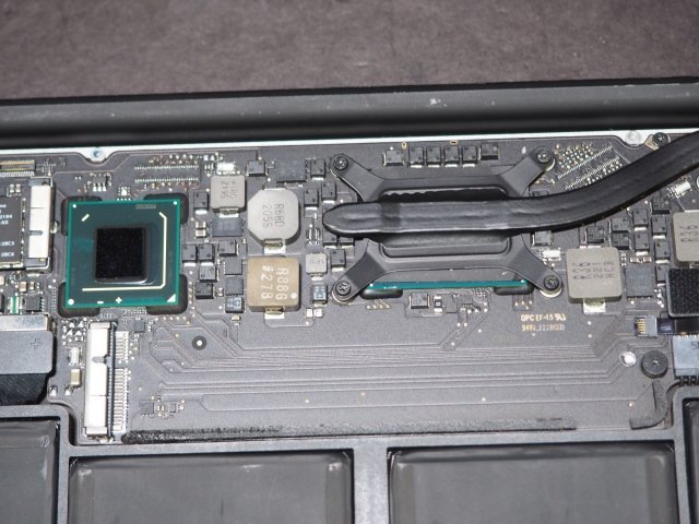 S854【ジャンク品】アップル マックブックエア A1465 CPU:i5 Apple MacBook Air_画像8