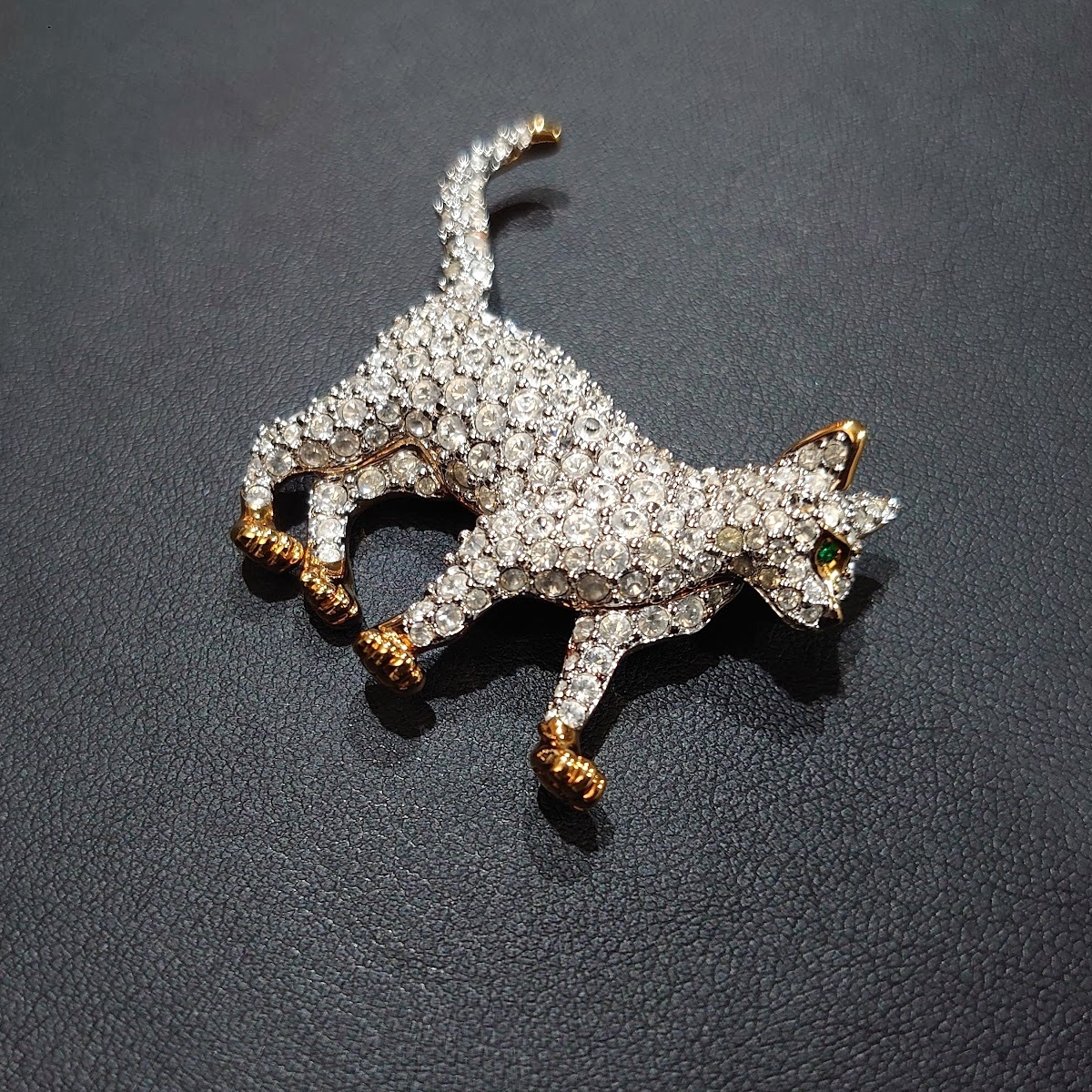 レア】SWAROVSKI スワロフスキー キャット ブローチ クリア レア】SWAROVSKI スワロフスキー キャット ブローチ クリア