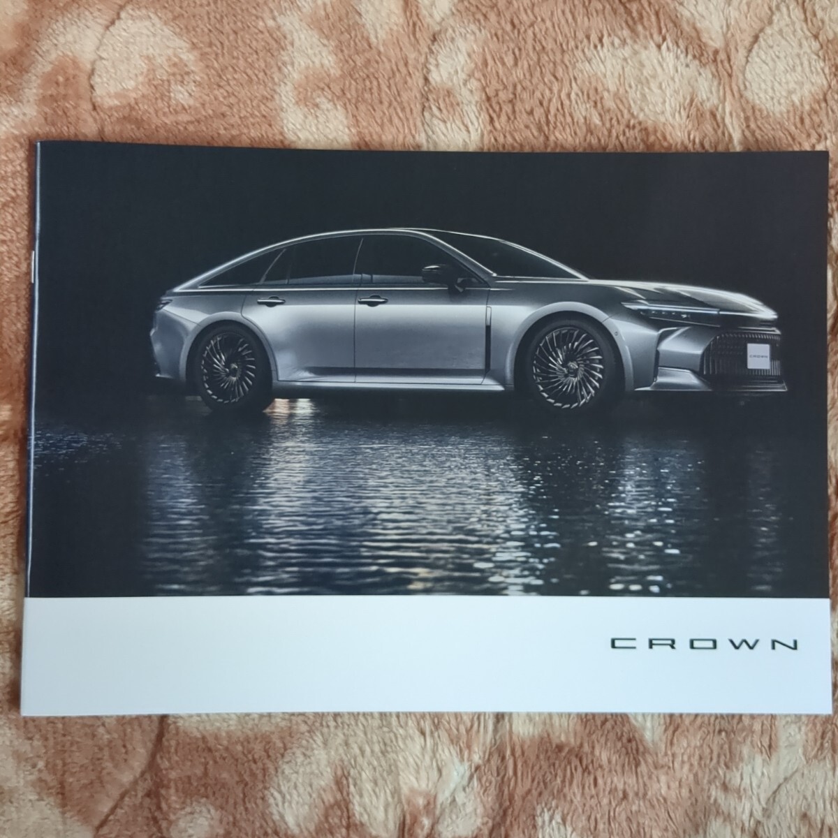  Toyota новая модель Crown седан каталог 