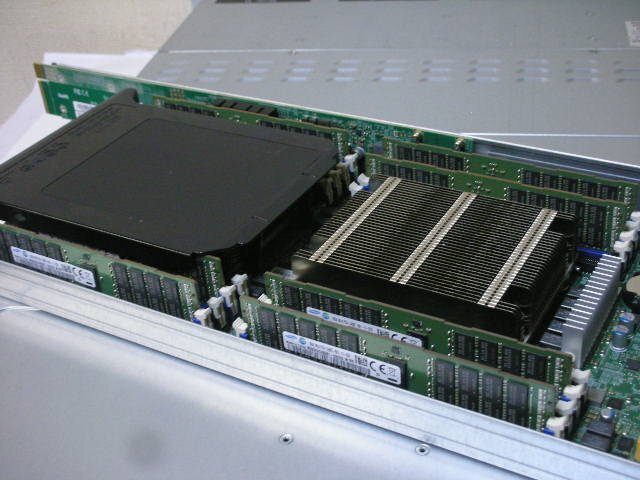 SGI Rackable 4ノード SERVER C112-4GP3-R-FS(Xeon 16Core E5-2697A 2.6GHz x 8/512GB/SATA 1TB x 8)の画像6