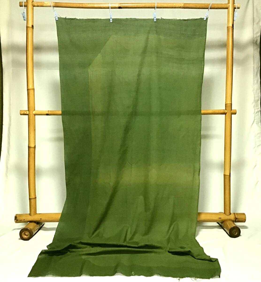 古布1100　木綿　無地　褪せた緑色　広巾103ｃｍ　長さ215ｃｍ×２枚　キルト　パッチワーク　リメイク材料_画像2