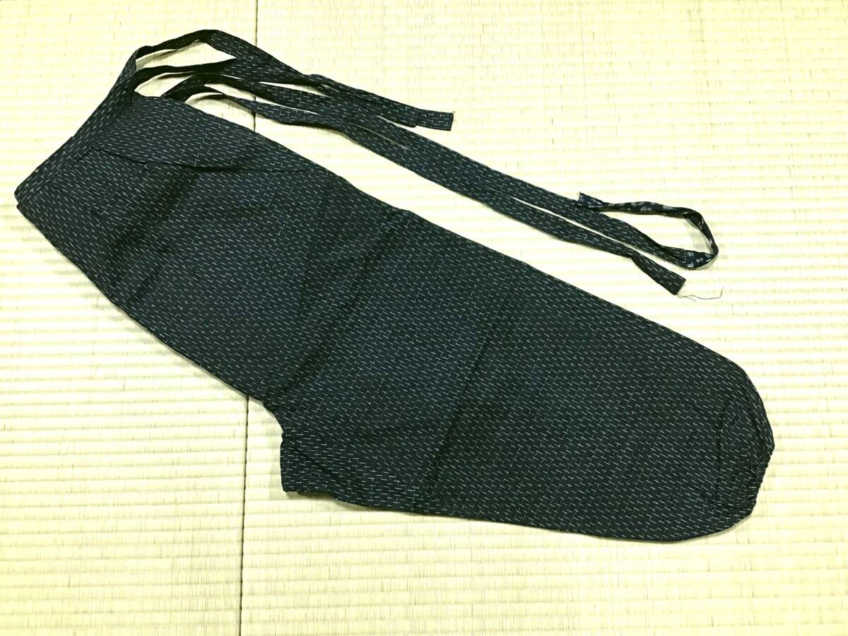 古布1103　カルサン　紐タイプ　袴タイプのモンペ　木綿　絣　パンツ丈90ｃｍ　ほぼ美品　着用可　リメイク材料_画像2