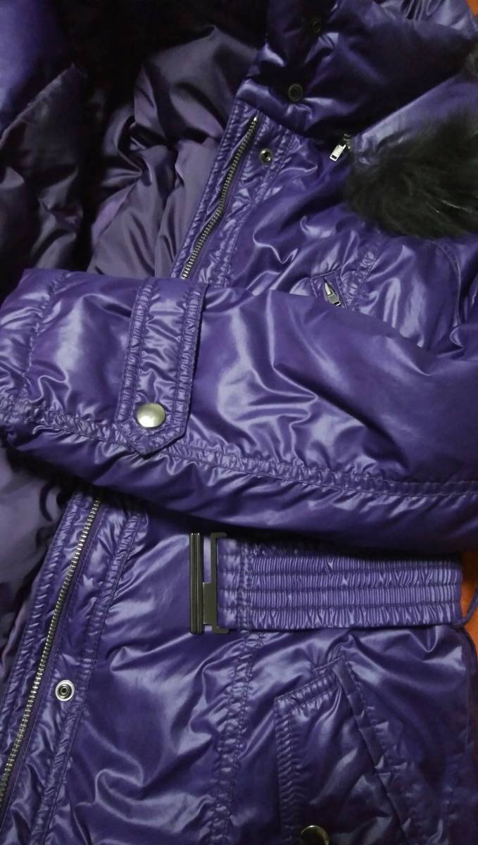 送料無料 美品ボッシュBOCSHファー フード美ライン ダウン コート38青紫系_袖口やポケット等も細かなデザインです。