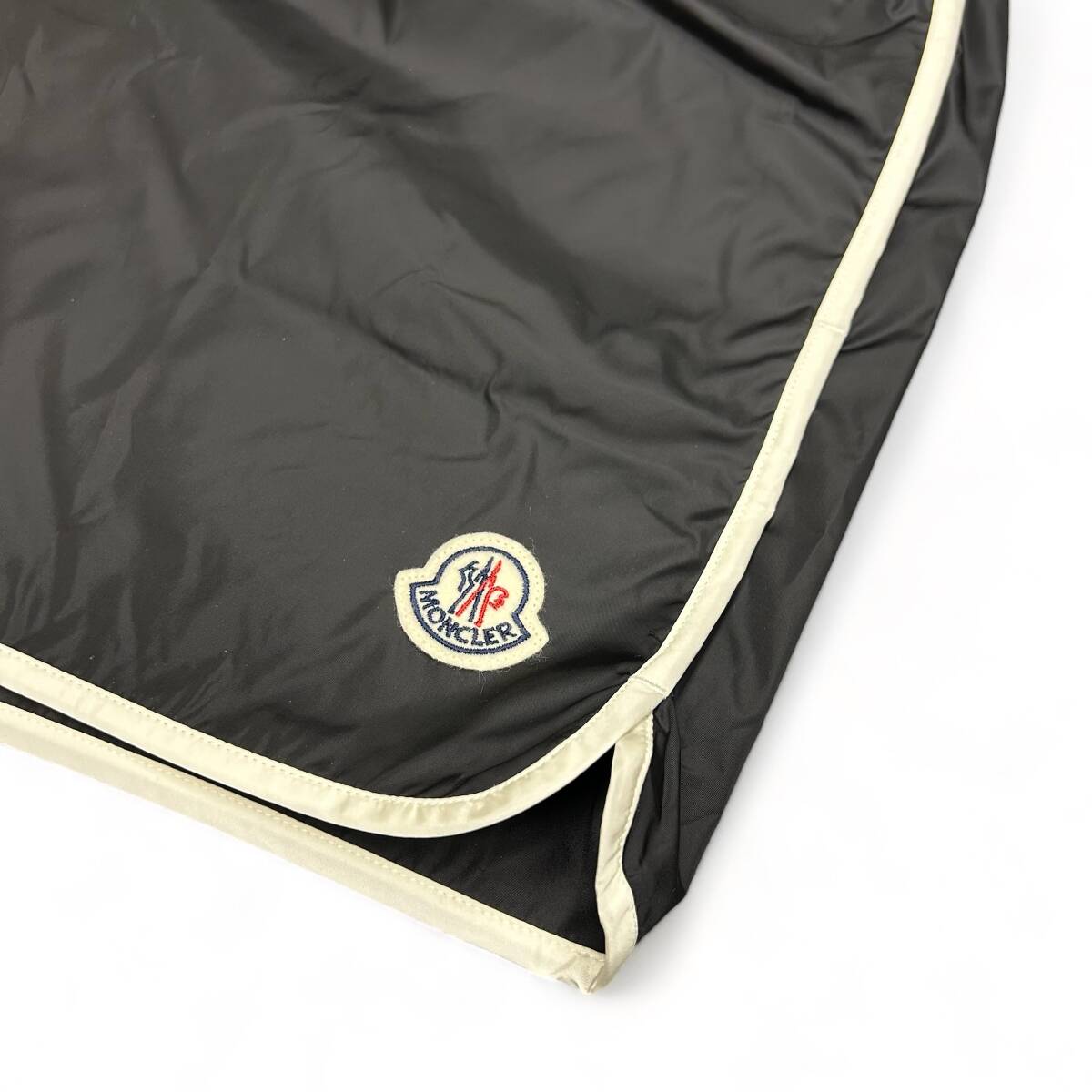 新品 Sサイズ MONCLER ロゴ アウトライン ナイロン スイムパンツ ブラック モンクレール 海パン 水着の画像4