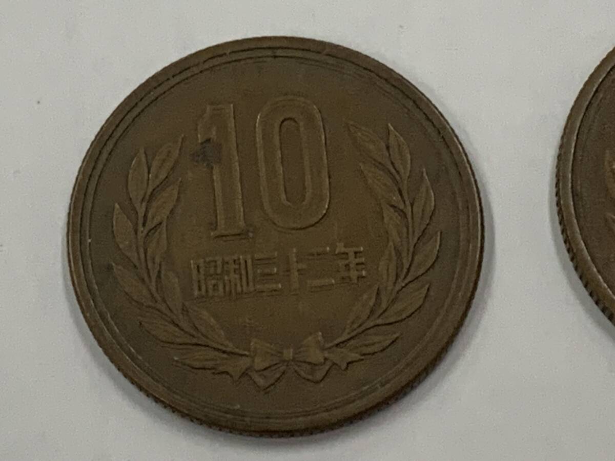 日本硬貨　現行銭　青銅貨　ギザ10円　昭和32年・昭和33年　準特年・特年　各1枚_画像2