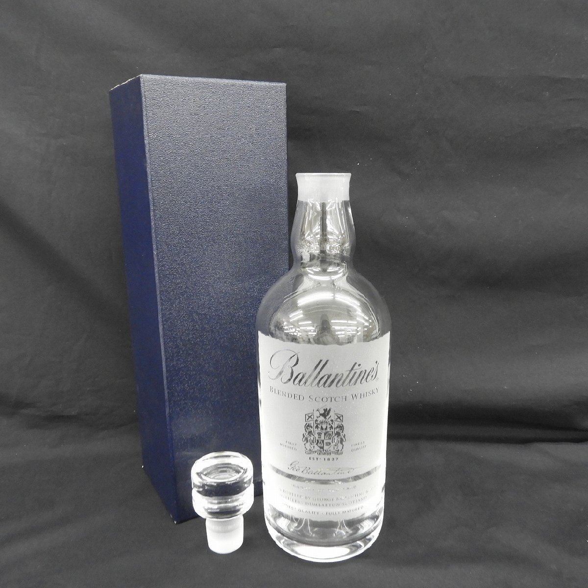 【未使用品/保管品】Ballantine's バランタイン クリスタルデキャンタ 高さ：25cm 栓/箱付 11518459 0324の画像1