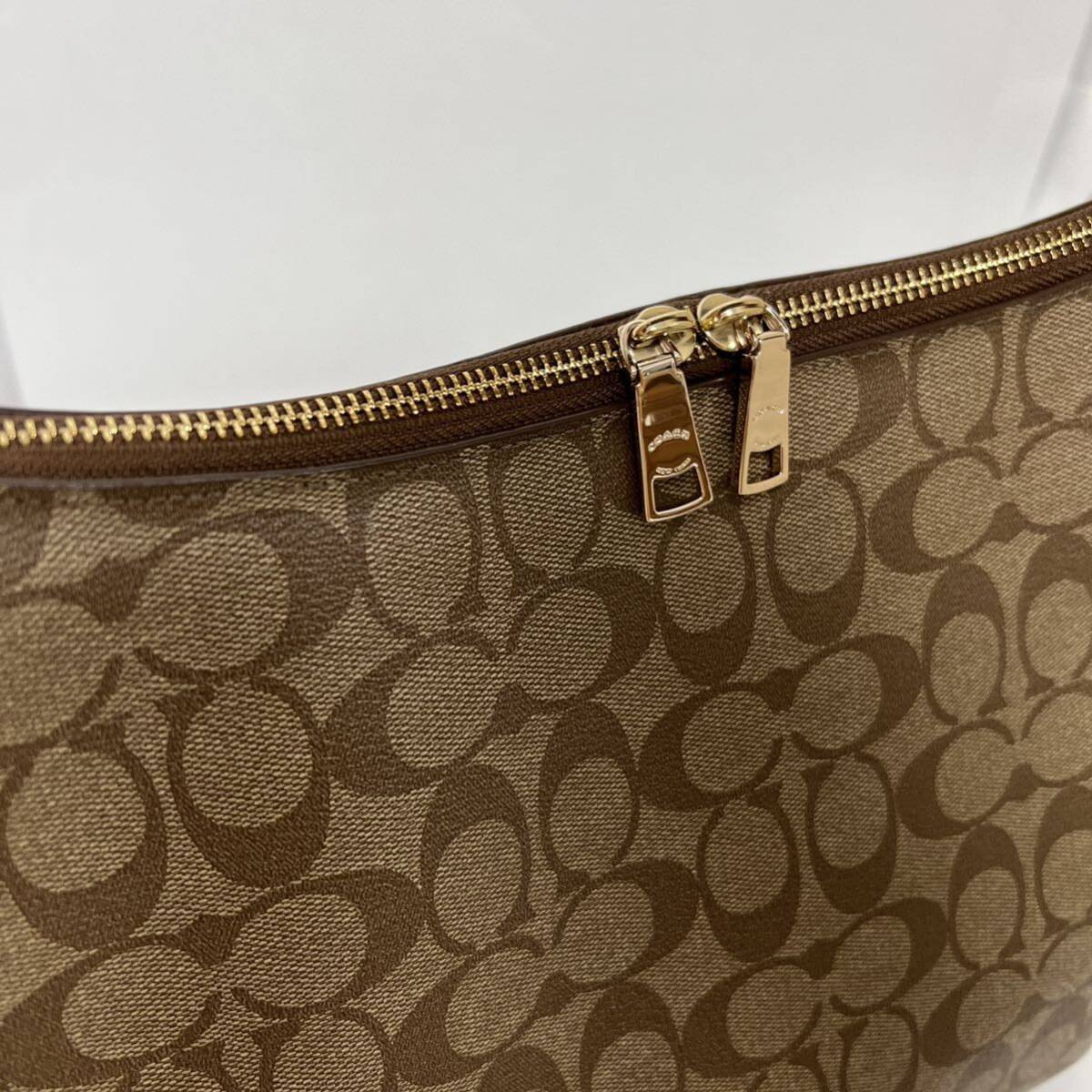 COACH コーチ 2WAYショルダーバッグ トートバッグ F34910 シグネチャー セレスト コンバーチブル ホーボー ライトブラウン 中古の画像4