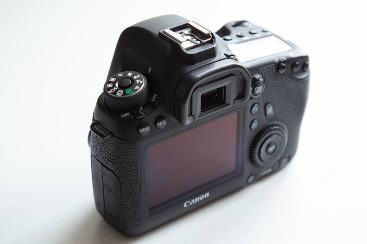 【美品】CANON EOS 6D ボディ、SIGMA EXレンズ3本セット（28mm F1.8、50mm F1.4、12-24mm F4.5-5.6）_画像3