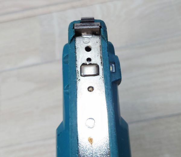 【動作良好!!】 makita マキタ 18V 充電式タッカ ST312D 使用ステープル12mmx6～13mm G240226913の画像9