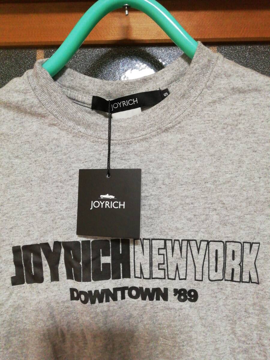 【未使用美品展示品】ジョイリッチ JOYRICH 男女兼用 Tシャツ ユニセックス Sサイズ グレー 灰色 タグ付き _画像4