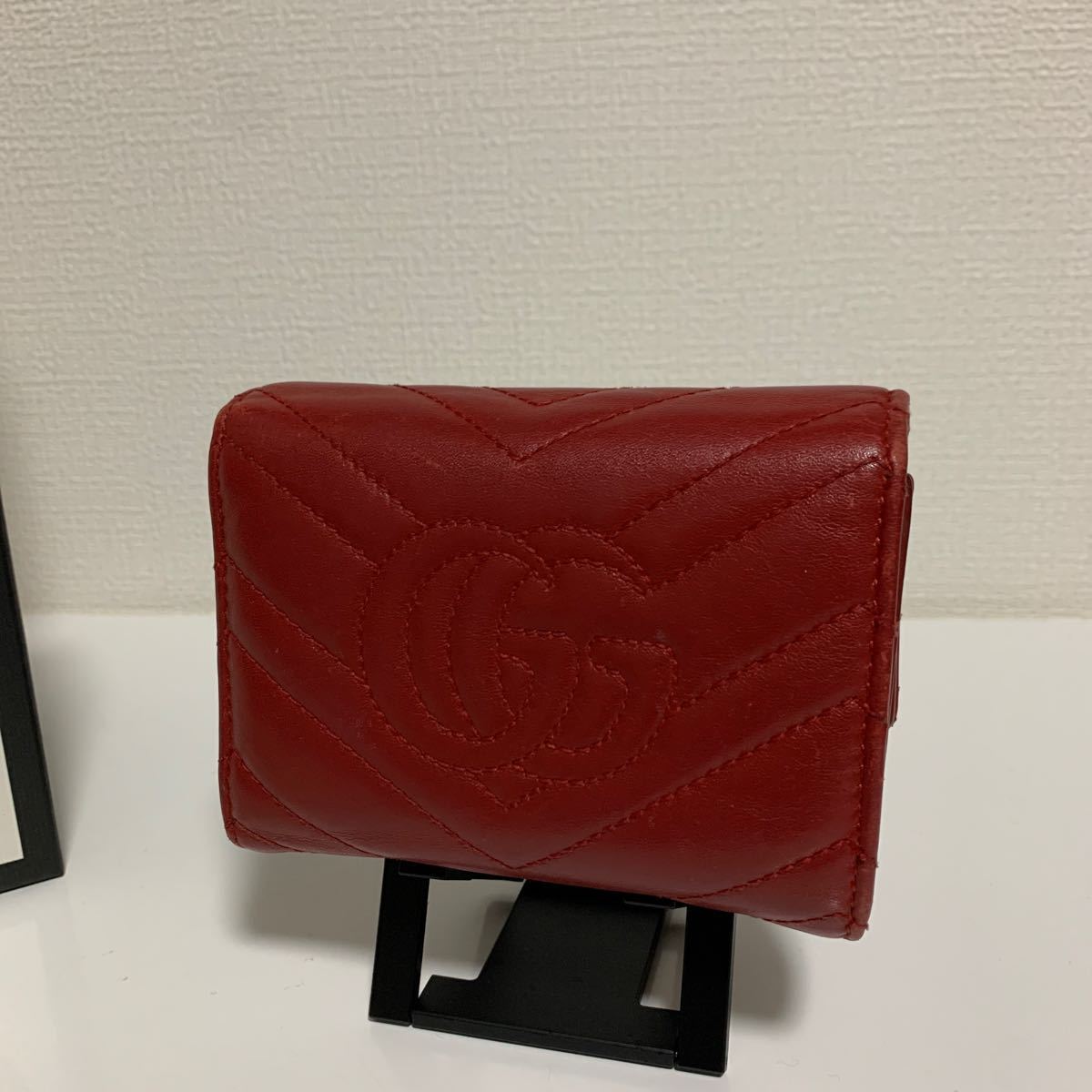 美品　GUCCI グッチ　GGマーモント　Vステッチ　三つ折り財布　レザー　赤　折り財布_画像3