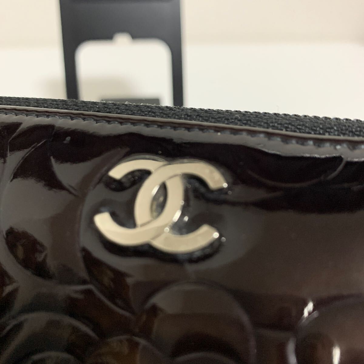 美品　CHANEL シャネル　カメリア　エナメル　ラウンドファスナー ジッピーウォレット シルバー金具　長財布 ブラウン系_画像5