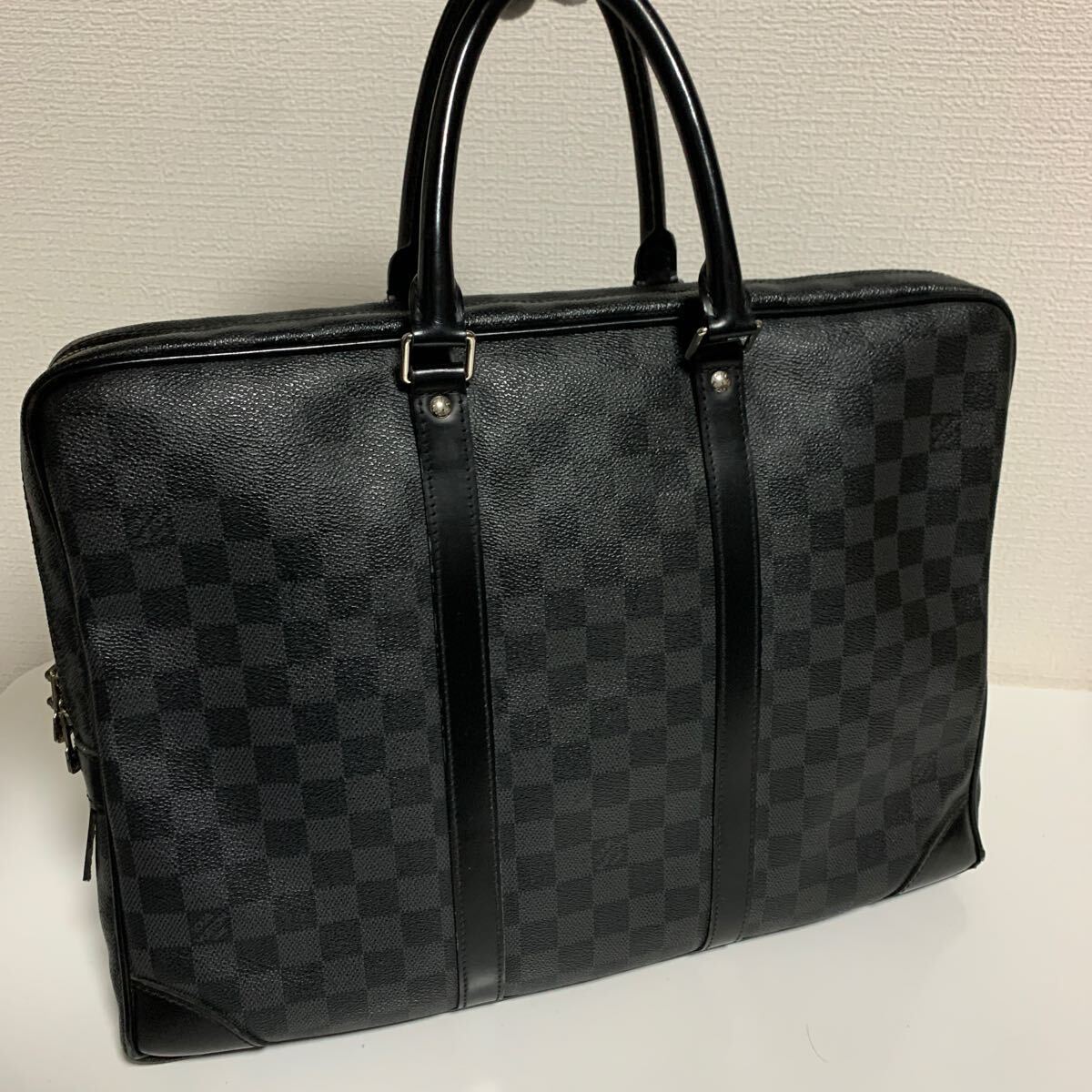 美品　LOUIS VUITTON ルイヴィトン ダミエグラフィット ヴォワヤージュ ポルトドキュマン ビジネスバッグ ハンドバッグ　_画像1