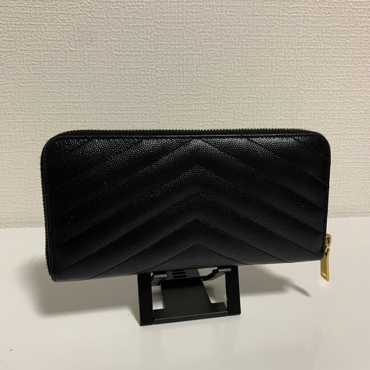 未使用品 美品 SAINT LAURENT サンローラン Vステッチ ラウンドファスナー 長財布 ブラック レザー 金ロゴ YSLの画像10