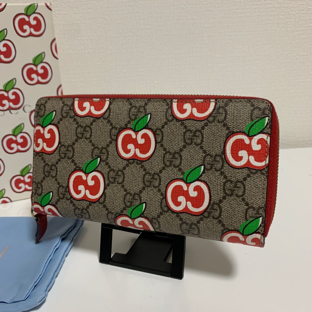 使用回数少　美品　GUCCI グッチ PVCレザー　アップル　ラウンドファスナー ジッピーウォレット　総柄　長財布　付属品あり_画像3