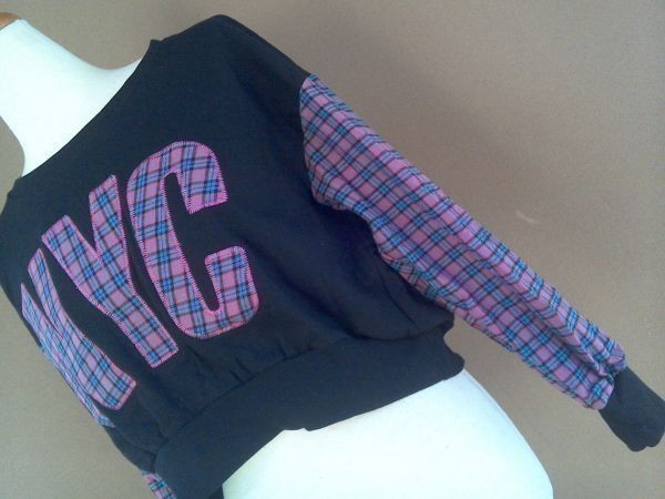 dhd21■ H&C Design■ ショート丈トレーナー　黒×ピンクとブルーチェック柄の袖　　M　綿100％　_画像3