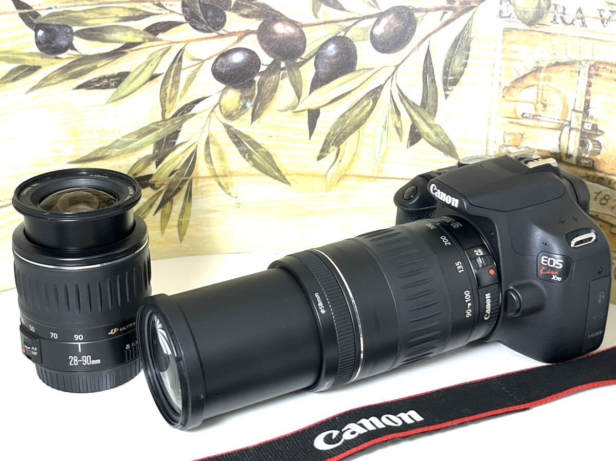 美品 キャノン Canon EOS Kiss X70 Wレンズ 動画撮影 シャッターカウント極少7,800回 重要付属品完備 SDカード付 すぐに撮影できます_画像2