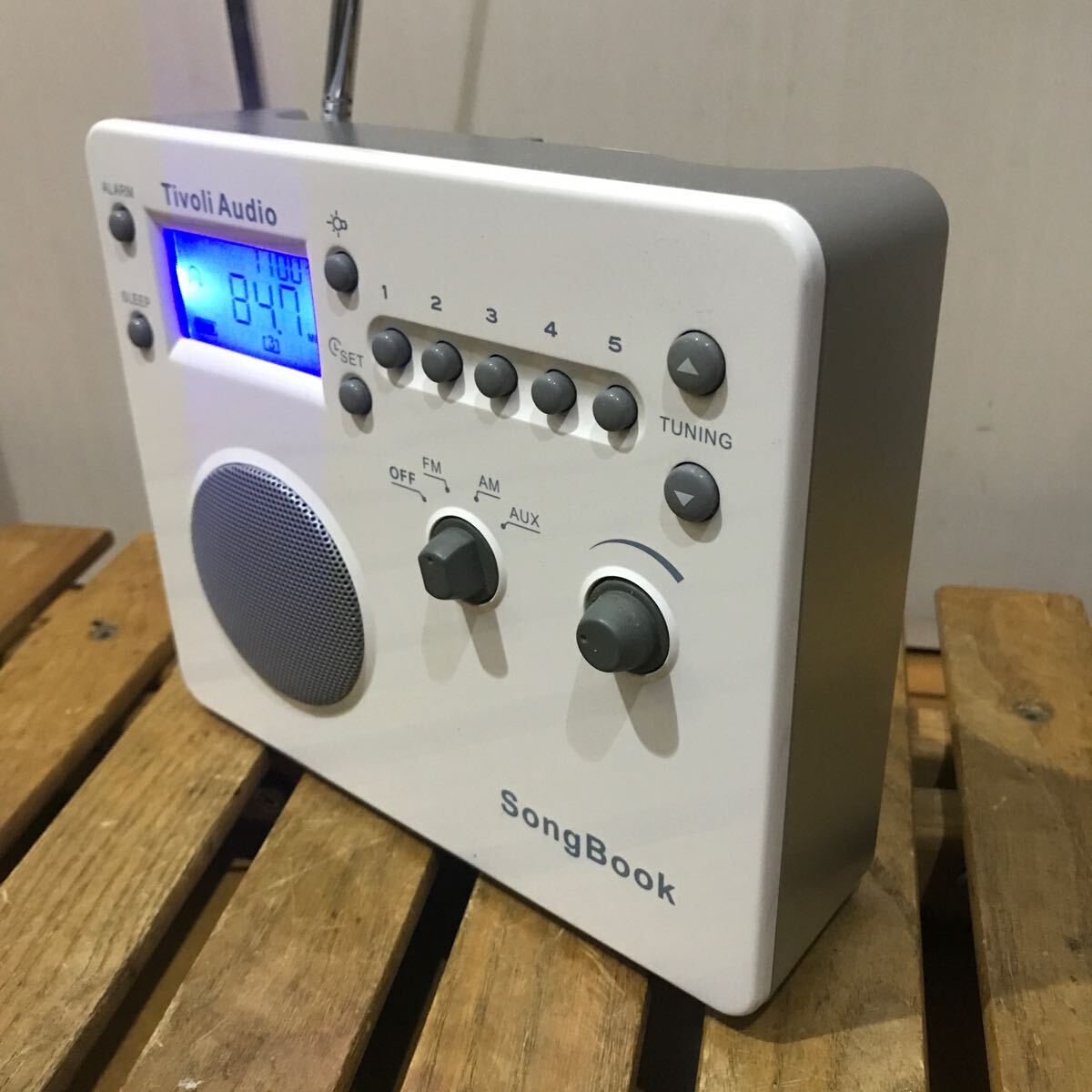 Tivoli Audio チボリオーディオ SongBook ポータブル 対侯性 AM Tivoli Audio チボリオーディオ SongBook ポータブル 対侯性 AM