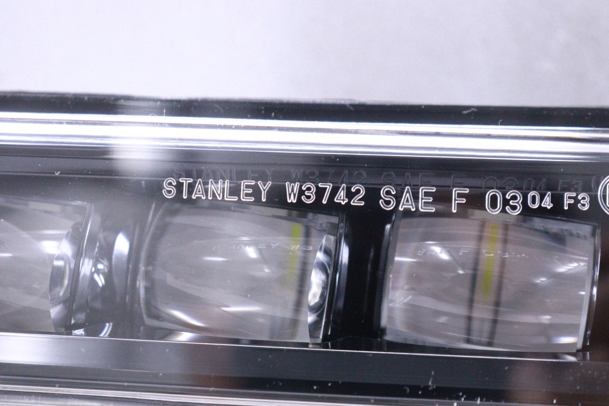 31-1938★値下 美品★後期 LED RP3 ステップワゴンスパーダ★左フォグランプ STANLEY W3742 RP4 RP5 ASSY 純正★ホンダ (KK)_画像4