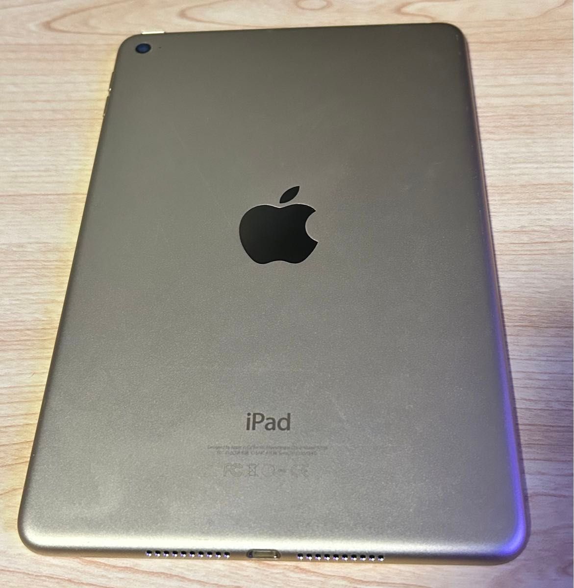 iPad mini 4 16gb gold wifiモデル 画面割れあり