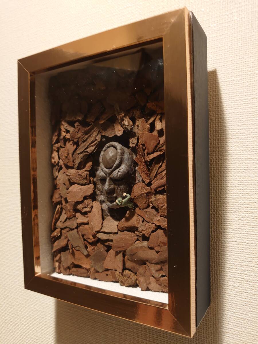 立体オブジェ　ジオラマアート　「石仮面と探険家⑥」_画像1