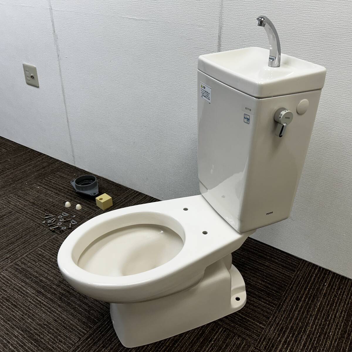 Yahoo!オークション - 【美品】TOTO トイレ便器(床下排水) 洋式 Yahoo!オークション - 【美品】TOTO トイレ便器(床下排水) 洋式