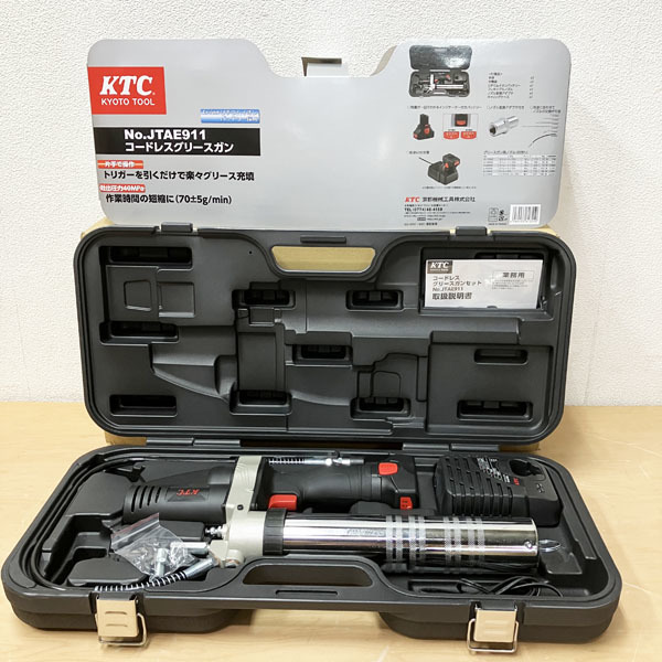 【未使用】KTC/京都機械工具 18V コードレスグリースガンセット 18V2.0Ahバッテリ 充電器 ケース ノズル変換アダプター付 ※No.2※ JTAE911_画像1