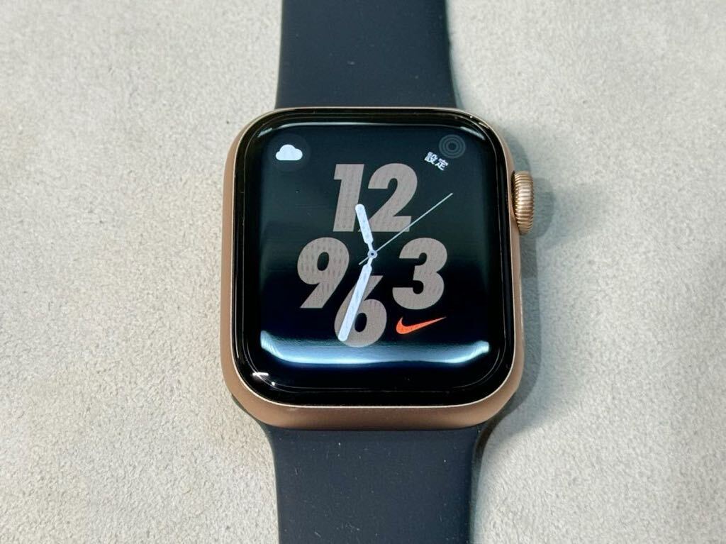 ☆即決 初めての方もオススメ Apple Watch SE 40mm ゴールドアルミニウム アップルウォッチ GPSモデル 587